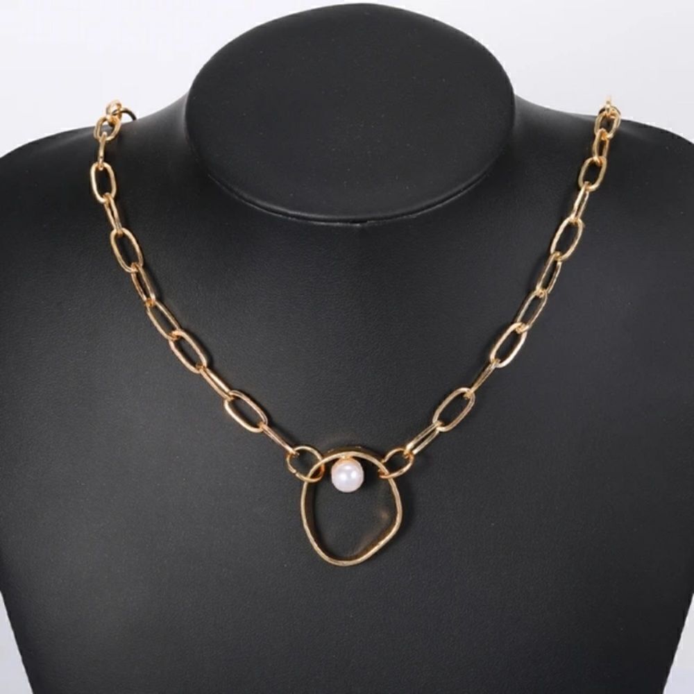 Fashion Jewelry necklace Chunky Faux pearls NWT